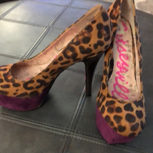 Betseyville Cheetah Leopard Purple Floral Pumps - Picture 3 of 4